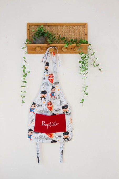 Tablier super héros poche rouge en stock taille 2 à 5 ans