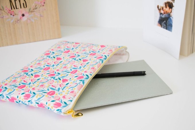 Pochette plate Inaya " en stock "