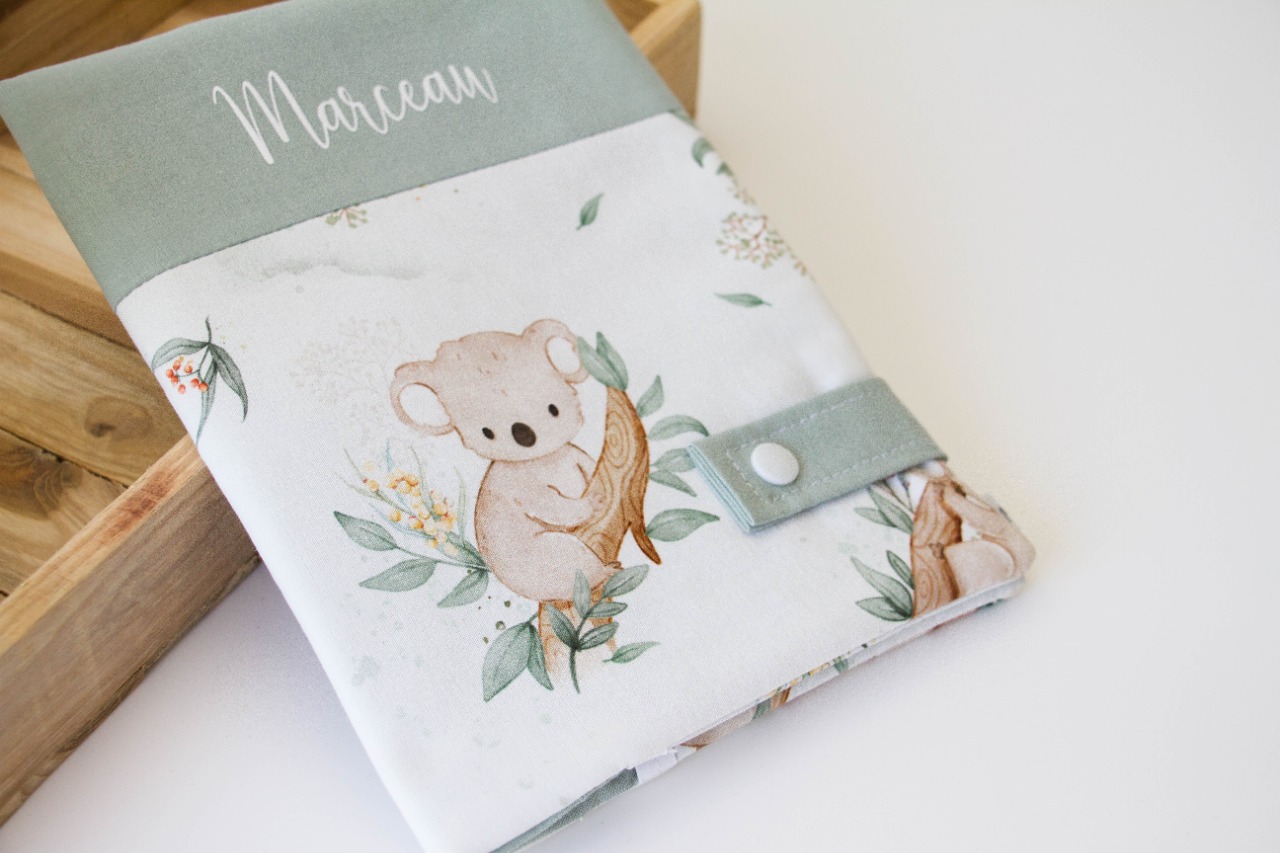 Protège carnet de santé koala emeraude