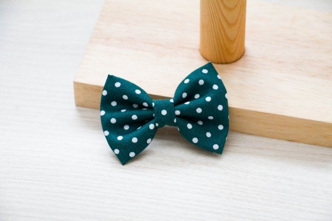 Barrette vert pois blanc