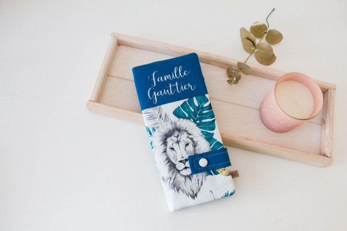 Protège livret de famille lion bleu