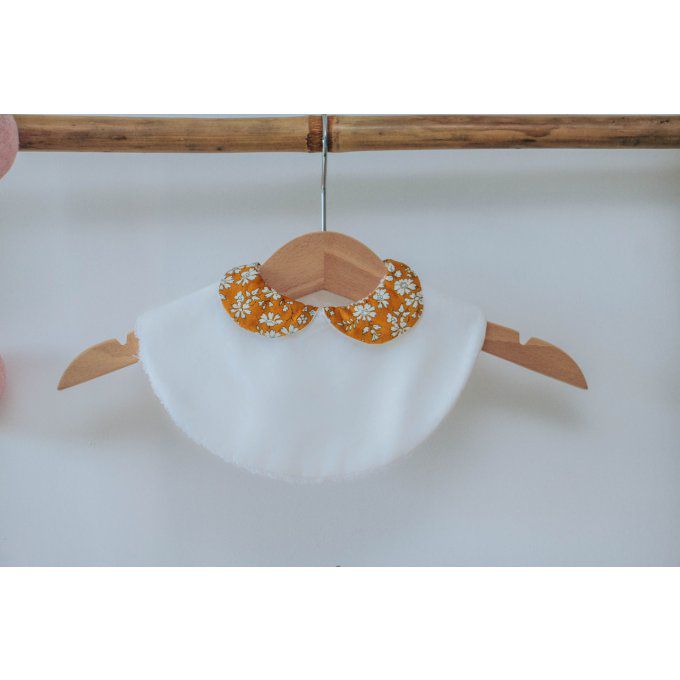 Bavoir col claudine blanc, col liberty Moutarde