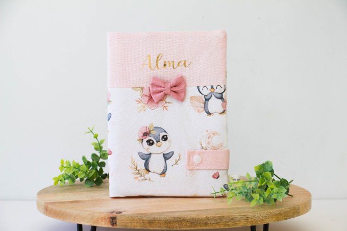 Protège carnet de santé pingouin rose